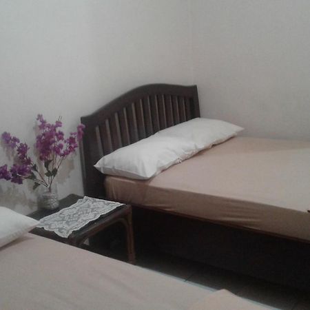 Canary Guesthouse Джок'якарта Екстер'єр фото